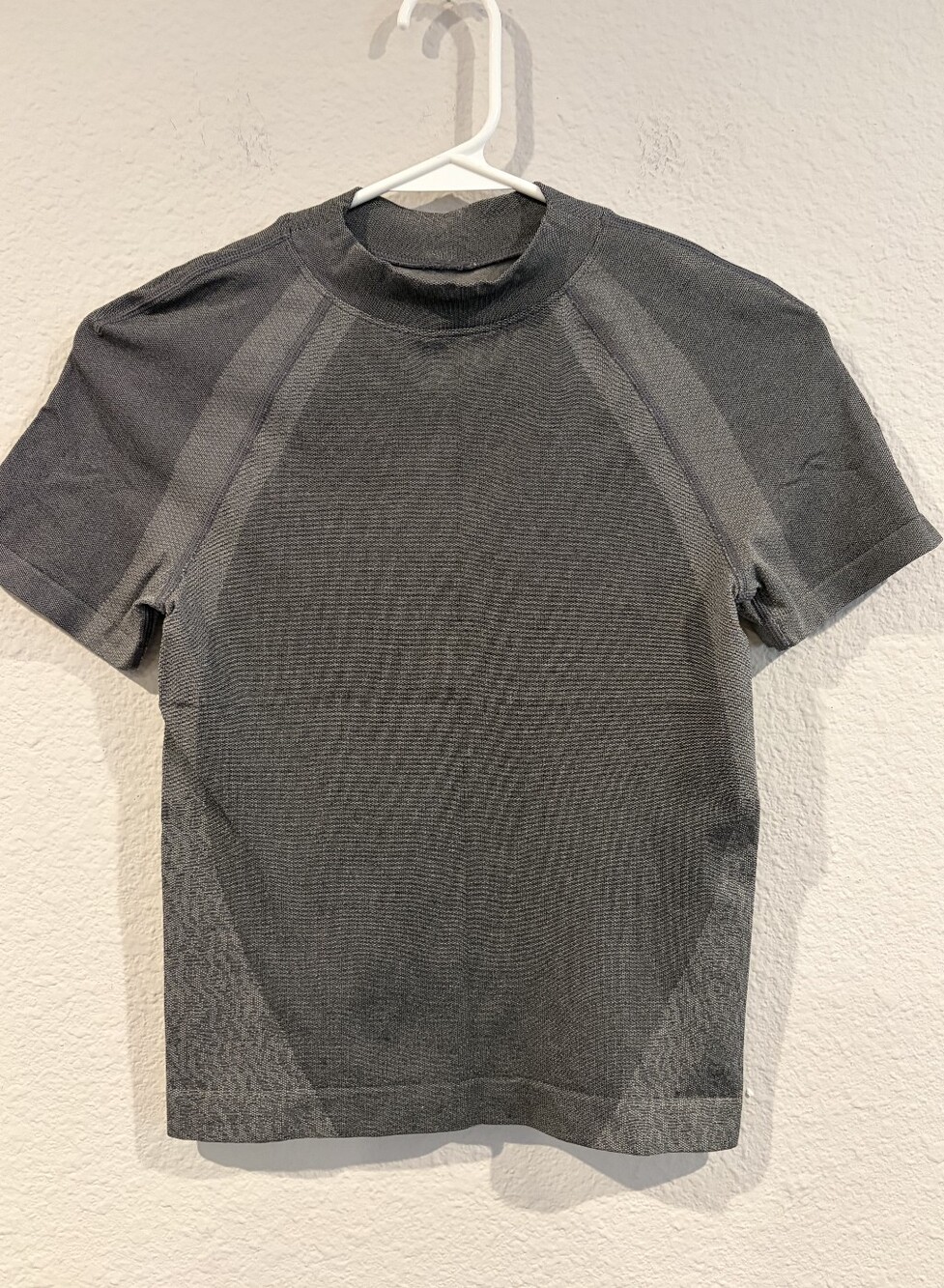 Lululemon Womens Classic Grey Swiftly Short Sleeve Race Length Shirt Size 4